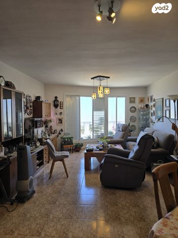 דירה, שדרות משה שרת, קרית ים ב', קרית ים