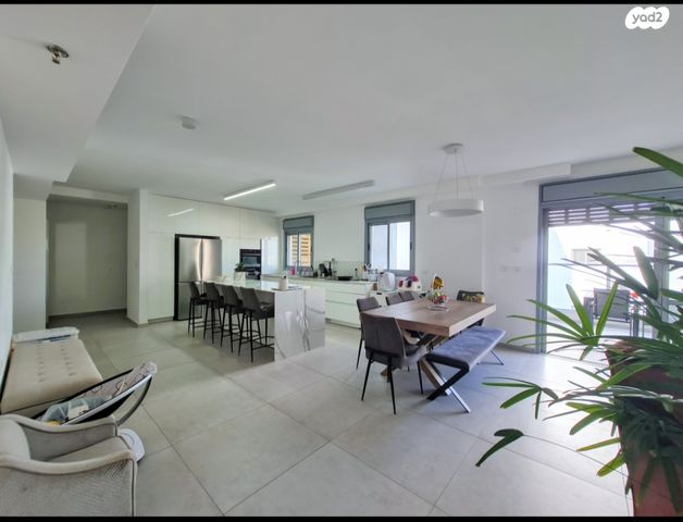 דירה, רעננה