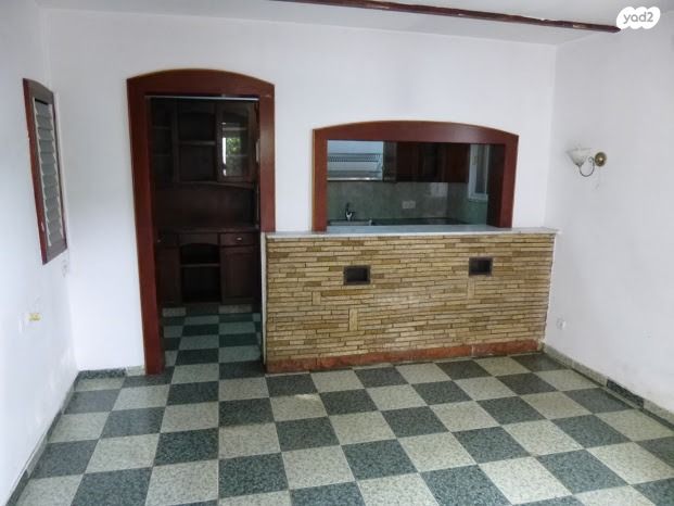 דירת גן, חכם שלום, מחנה יהודה - לב העיר, ירושלים