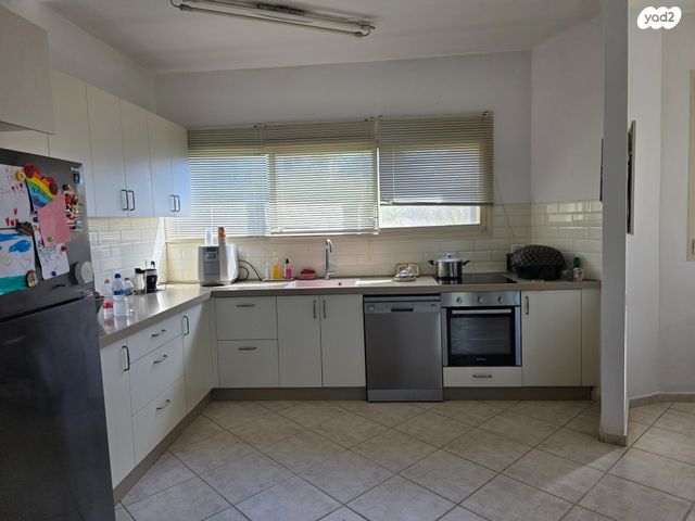 בית פרטי/ קוטג', גינתון