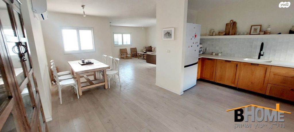 גג/ פנטהאוז, קדימה צורן