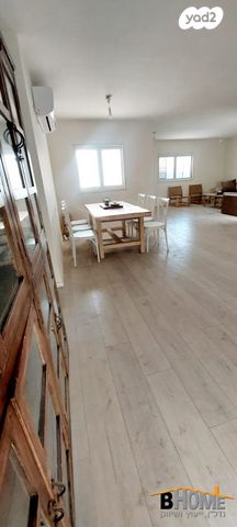 גג/ פנטהאוז, קדימה צורן