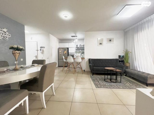 דירת גן, שושנה דמארי, קרית האמנים, מצליח, רמלה