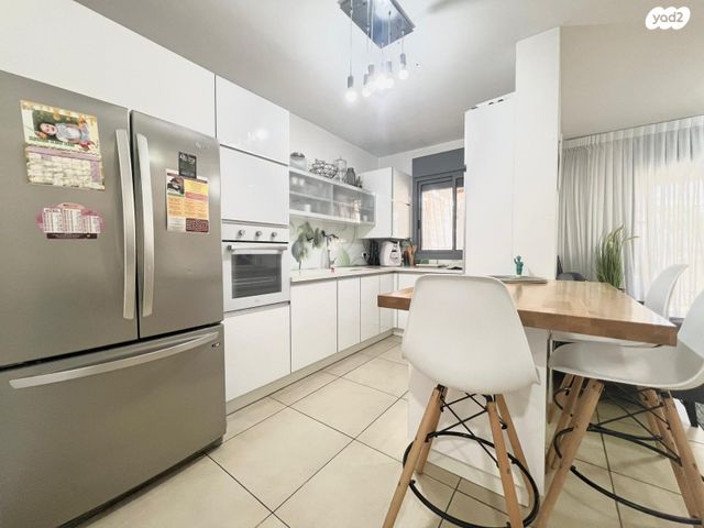 דירת גן, שושנה דמארי, קרית האמנים, מצליח, רמלה