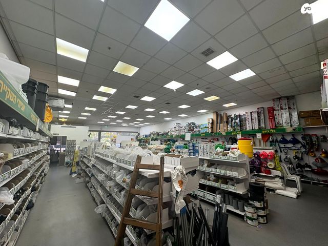 חנויות/ שטח מסחרי