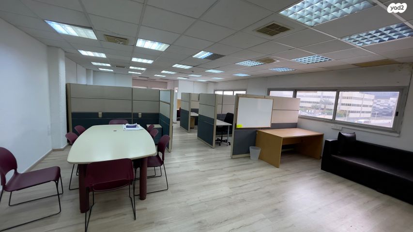 סטודיו, יהוד מונוסון