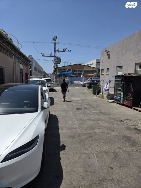 מבני תעשיה, חולון