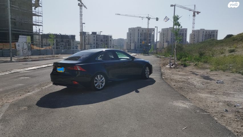 מודעת רכב לקסוס IS