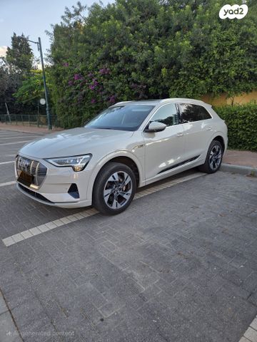 מודעת רכב אאודי E-tron