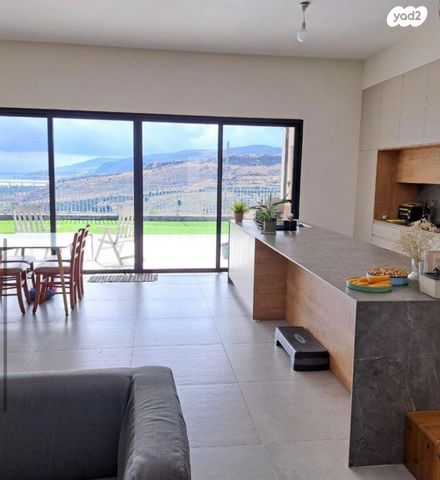 בית פרטי/ קוטג', כנרת 1, לבנים, לבנים