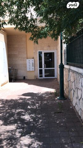 גג/ פנטהאוז, יפה נוף 4, רובע ה', אריאל