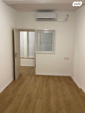 דו משפחתי, יצחק שדה 53, נווה מגן, רמת השרון