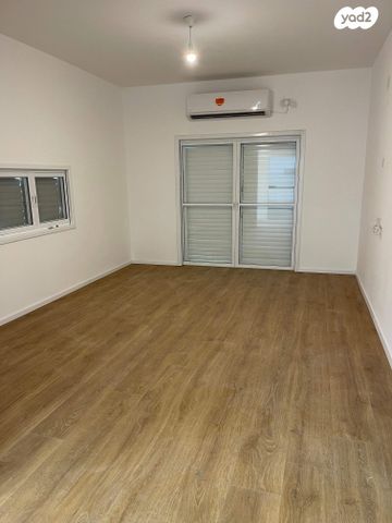 דו משפחתי, יצחק שדה 53, נווה מגן, רמת השרון