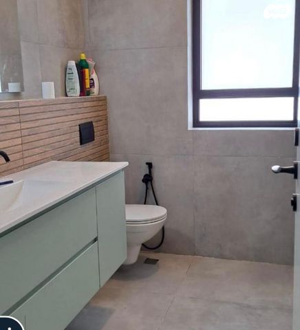 בית פרטי/ קוטג', כנרת 1, לבנים, לבנים