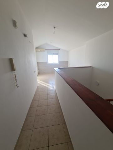 גג/ פנטהאוז, יפה נוף 4, רובע ה', אריאל