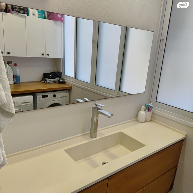 דירה, רמב"ם, ראשון לציון