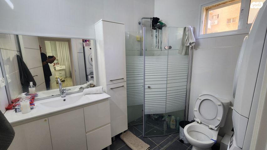 דירה, הגיבור האלמוני, יד אליהו, תל אביב יפו