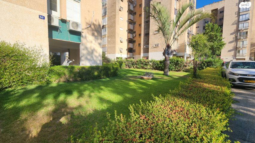 דירה, הגיבור האלמוני, יד אליהו, תל אביב יפו