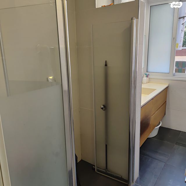 דירה, רמב"ם, ראשון לציון