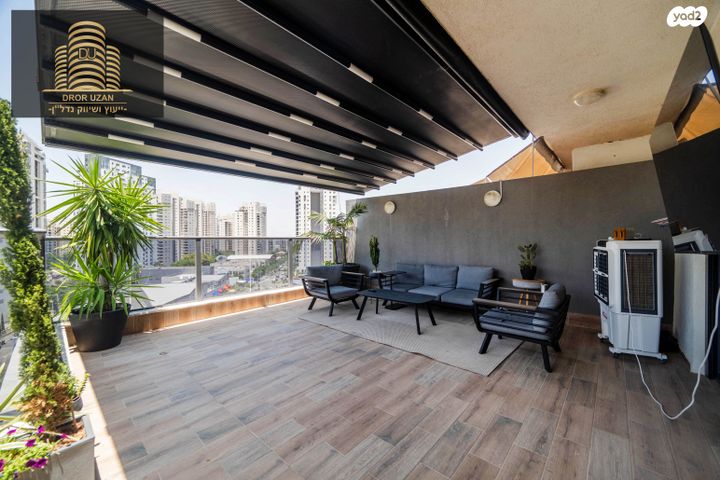 גג/ פנטהאוז, האחים בכר, קרול, פתח תקווה