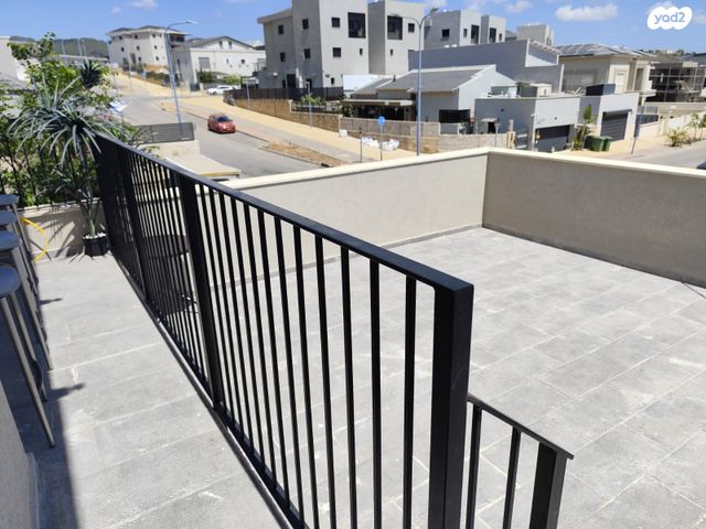 דו משפחתי, עץ השדה, אדמית / יערית, שלומי