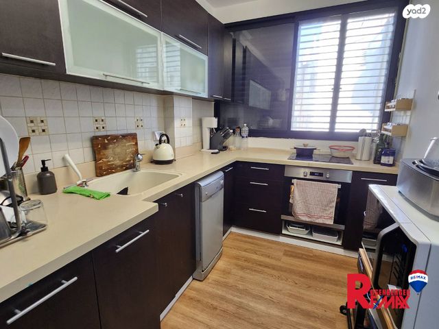 דירה, הרב הרצוג 17, לב העיר, בת ים