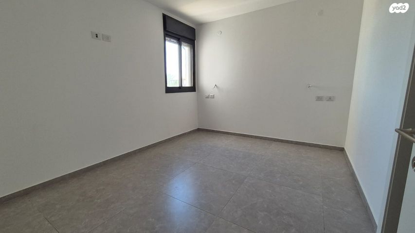 דירת גן, בר כוכבא, אחוזת כנרת, טבריה