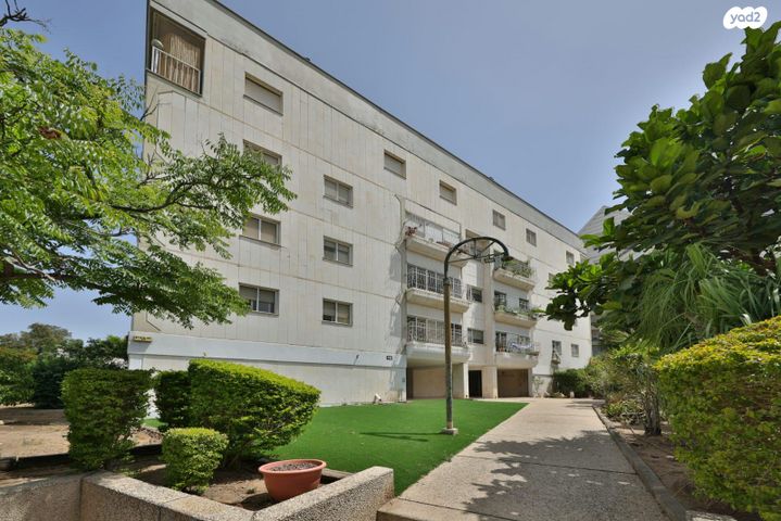 דירה, מנחם בגין 16, נווה גנים, קרית מוצקין