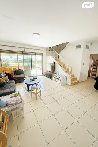 דופלקס, הפעמונים 17, רעננה