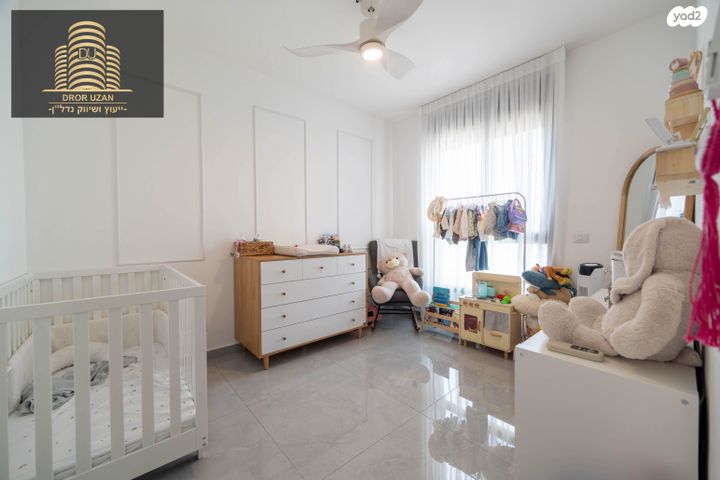 גג/ פנטהאוז, האחים בכר, קרול, פתח תקווה