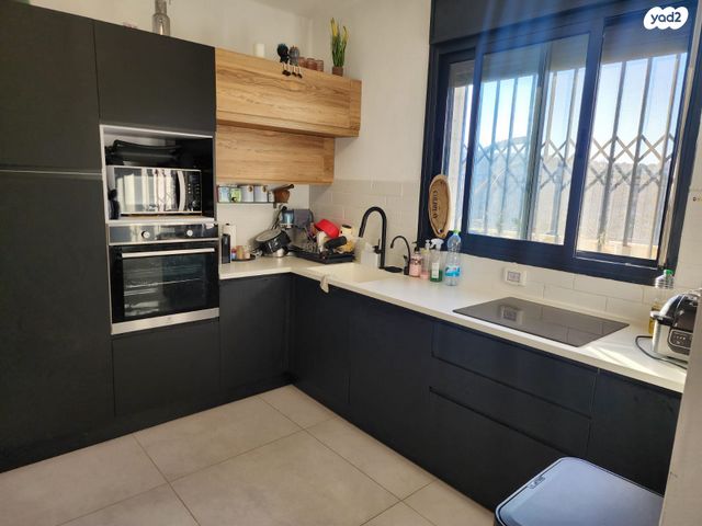 דירת גן, הצלף, צמח השדה, מעלה אדומים