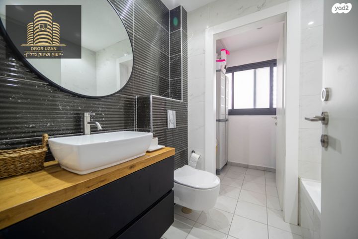 גג/ פנטהאוז, האחים בכר, קרול, פתח תקווה