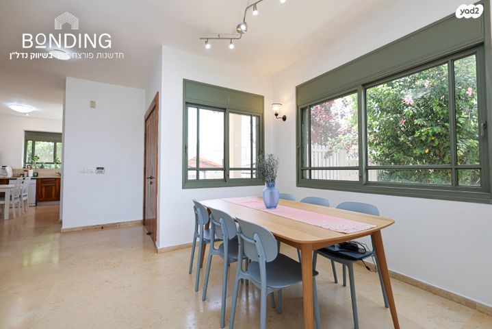 דו משפחתי, החרוב, אבן יהודה