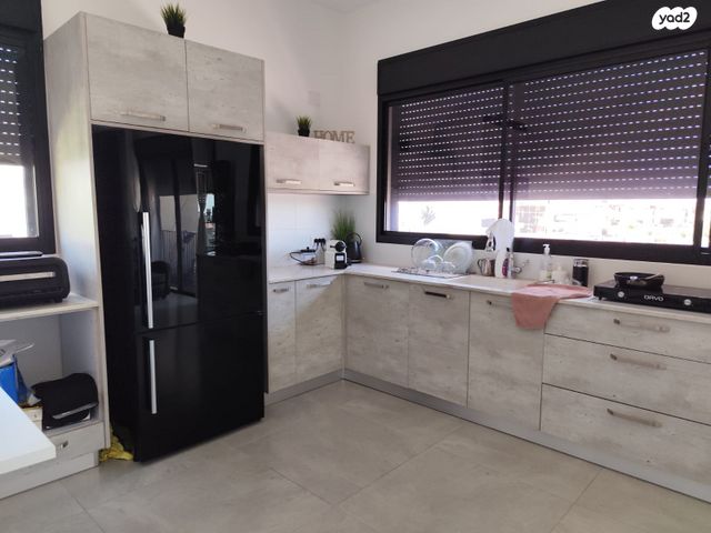 דו משפחתי, עץ השדה, אדמית / יערית, שלומי