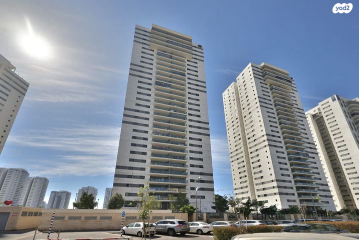 דירה, עפרה חזה, משכנות האומנים, קרית מוצקין