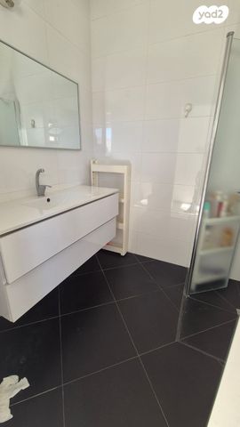 דירה, גולדה מאיר, שיכון עובדים, טבריה