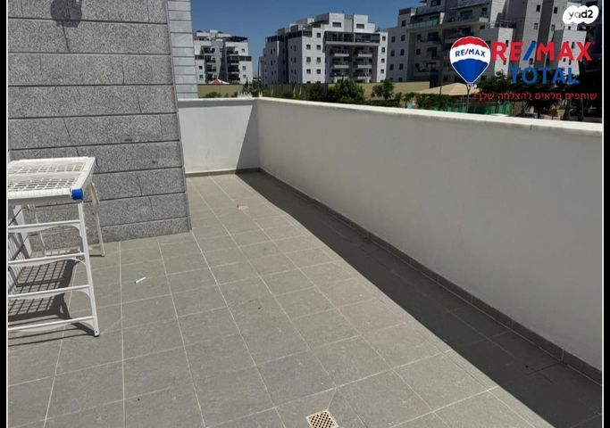 דירה, רחל המשוררת 10, נאות שמיר, יבנה