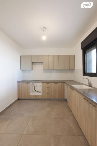 דירת גן, שמעון פרס, מורשת, מודיעין מכבים רעות