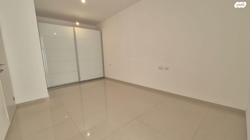 דירה, גולדה מאיר, שיכון עובדים, טבריה