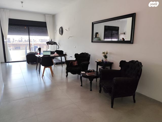 דו משפחתי, עץ השדה, אדמית / יערית, שלומי