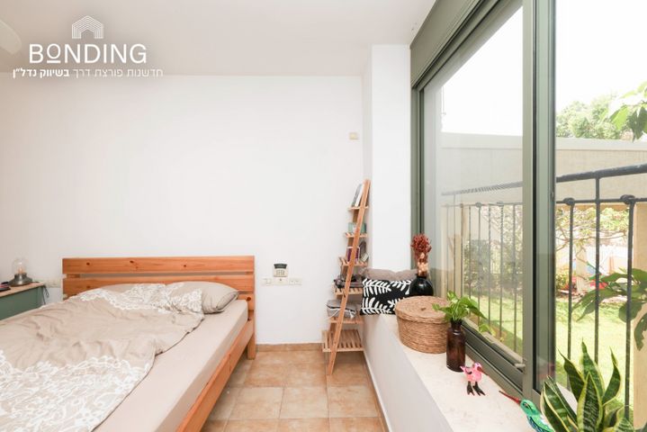 דו משפחתי, החרוב, אבן יהודה