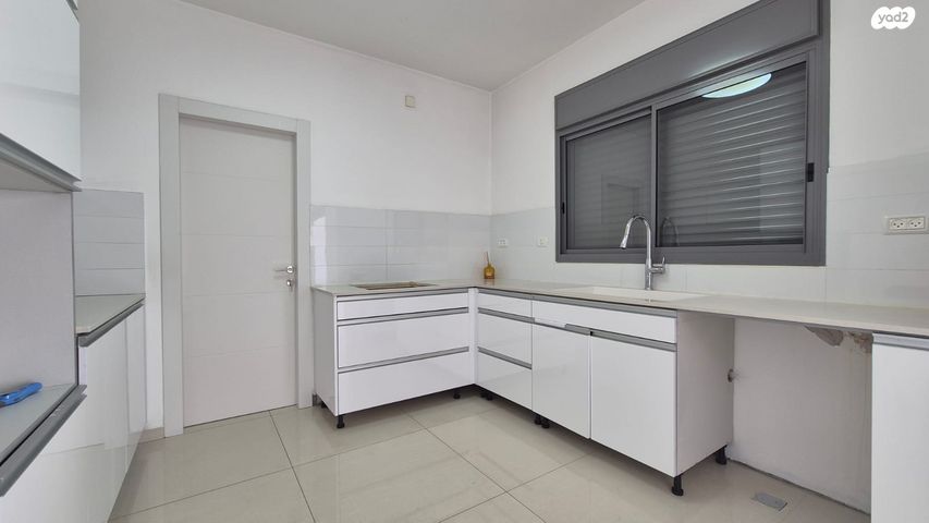 דירה, גולדה מאיר, שיכון עובדים, טבריה