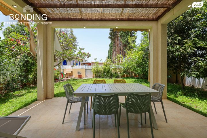 דו משפחתי, החרוב, אבן יהודה