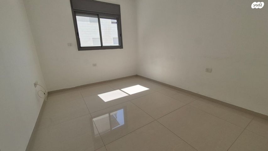 דירה, גולדה מאיר, שיכון עובדים, טבריה