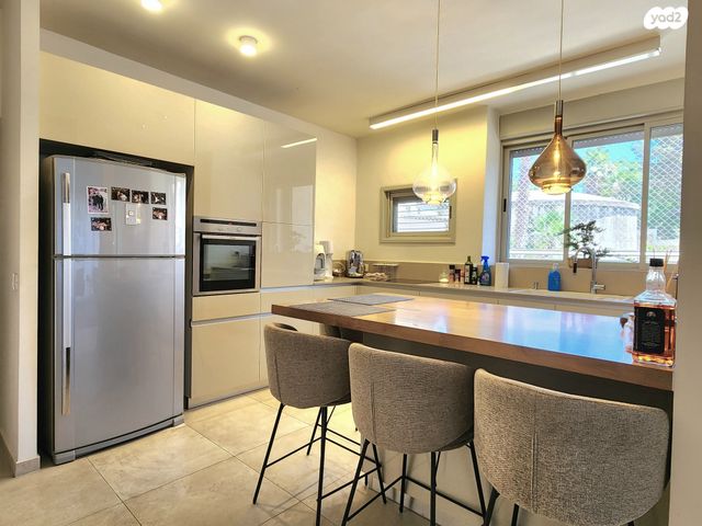 דירה, בן יהודה, הרצליה