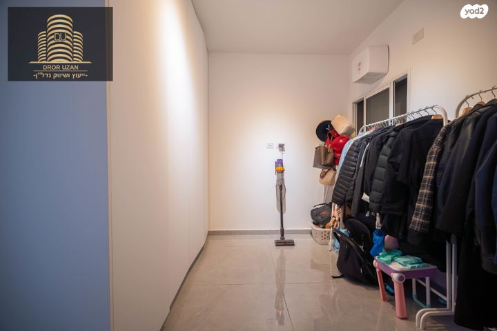 גג/ פנטהאוז, האחים בכר, קרול, פתח תקווה