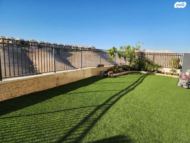 דירת גן, הצלף, צמח השדה, מעלה אדומים