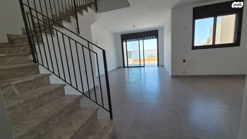 דירת גן, בר כוכבא, אחוזת כנרת, טבריה