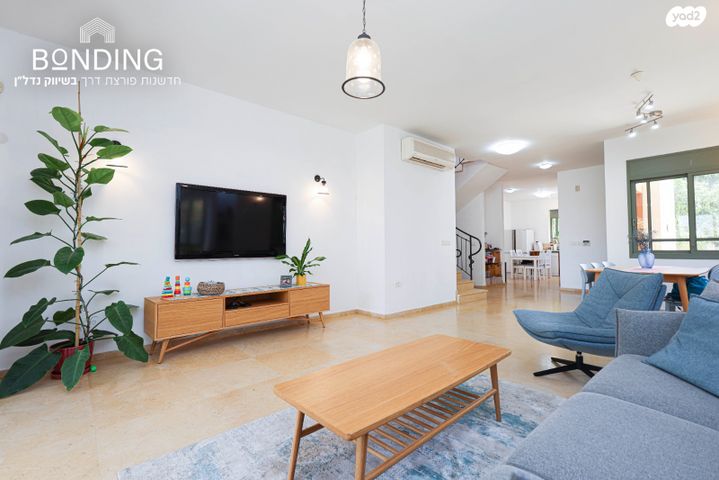 דו משפחתי, החרוב, אבן יהודה