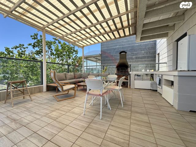 דופלקס, יצחק שמיר, עפולה הצעירה, עפולה